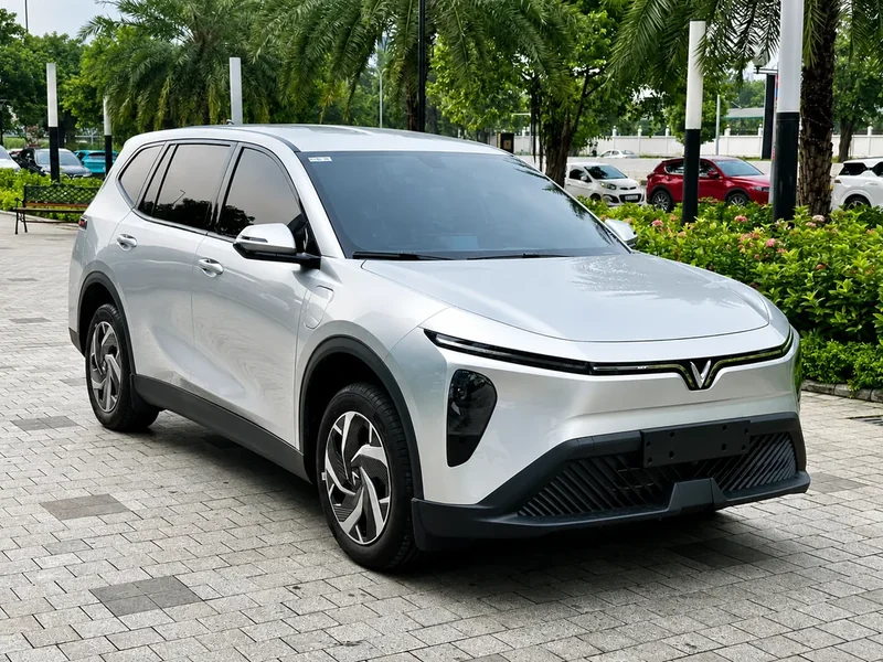 Xe gia đình 7 chỗ phục vụ hành trình